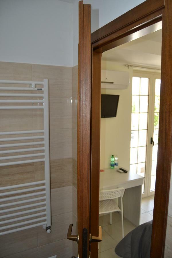 Guesthouse Holiday Formia Beach מראה חיצוני תמונה