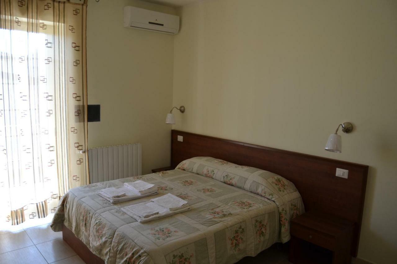 Guesthouse Holiday Formia Beach מראה חיצוני תמונה
