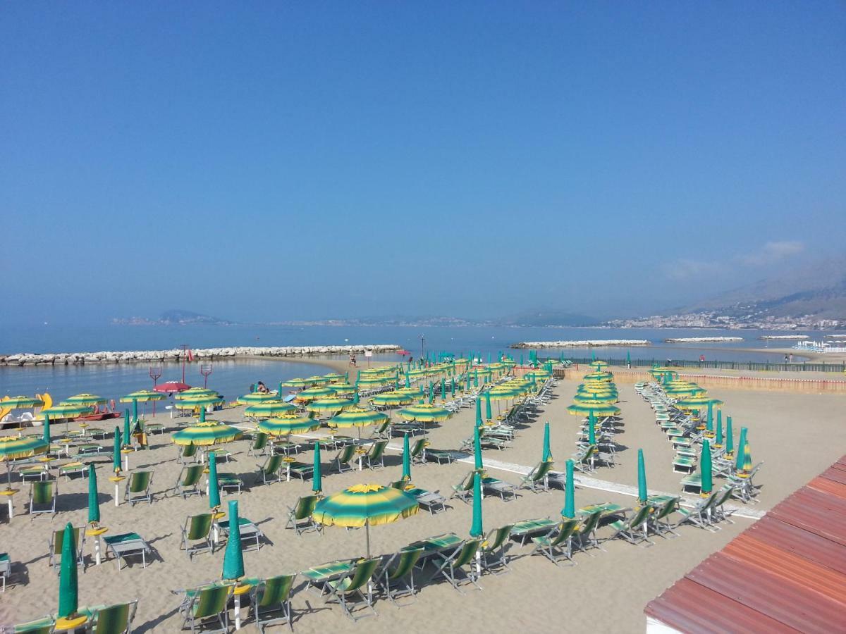 Guesthouse Holiday Formia Beach מראה חיצוני תמונה