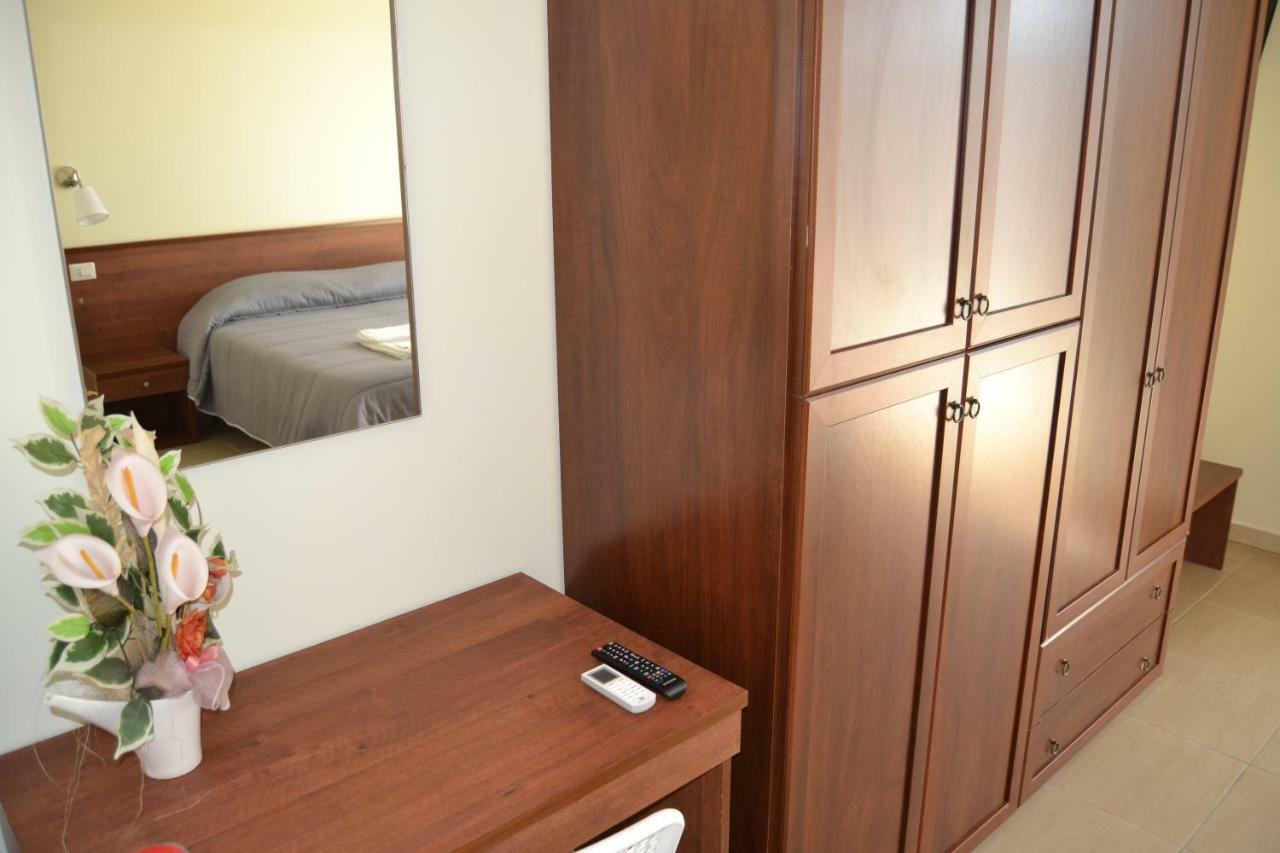 Guesthouse Holiday Formia Beach מראה חיצוני תמונה