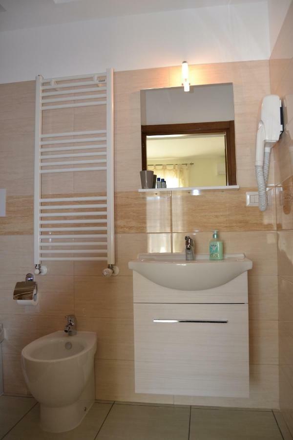 Guesthouse Holiday Formia Beach מראה חיצוני תמונה