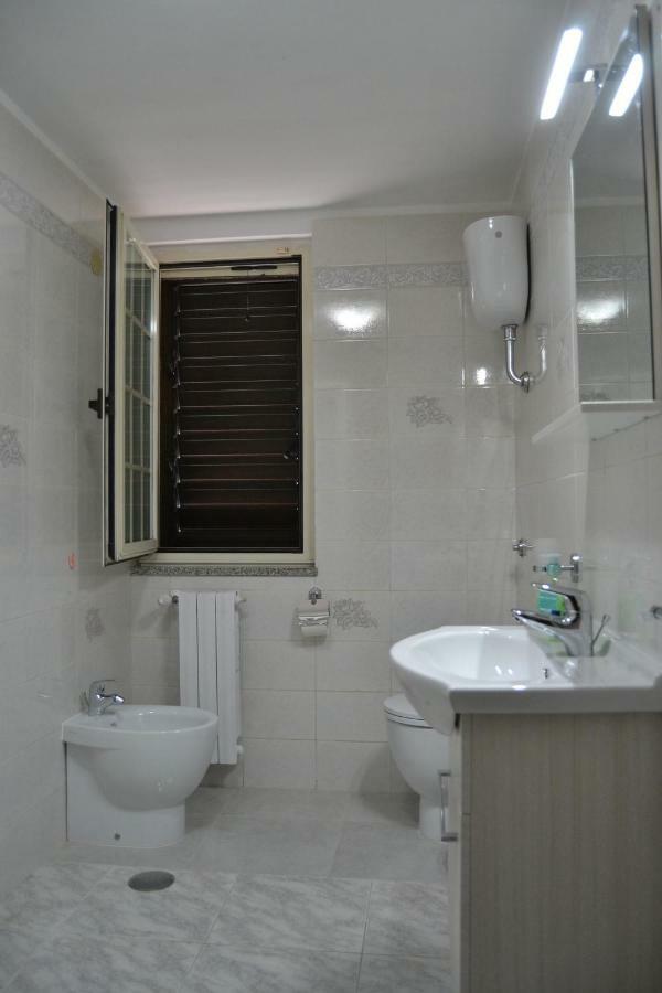 Guesthouse Holiday Formia Beach מראה חיצוני תמונה