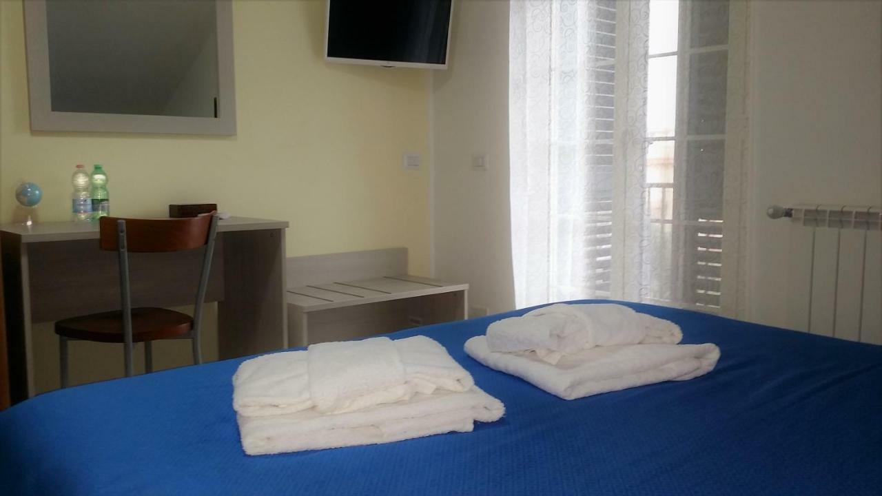 Guesthouse Holiday Formia Beach מראה חיצוני תמונה